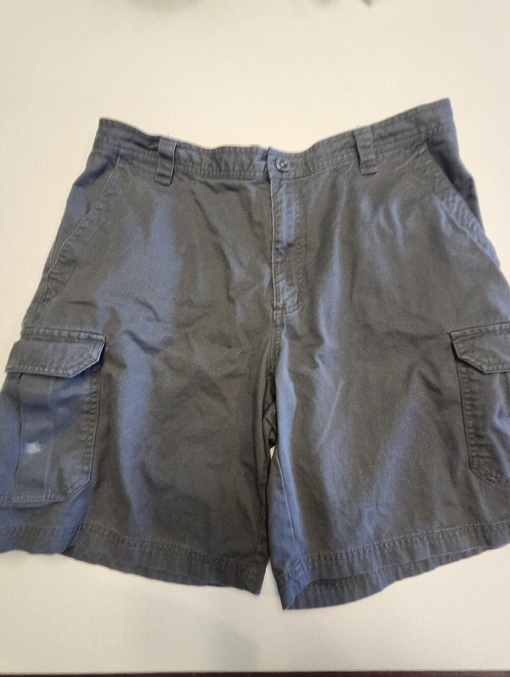 Columbia Charcoal Gray Omni-Shade Sun Protection Cargo Shorts. 38